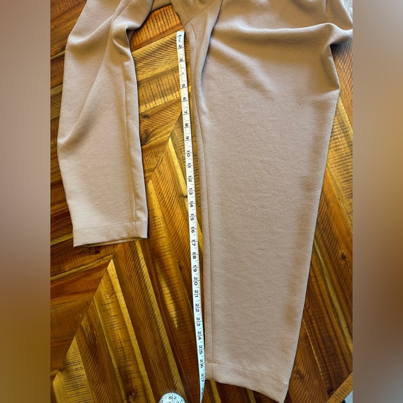 Aritzia Wilfred Crossover Trousers in Camel. Size Small. - Picture 4 of 8